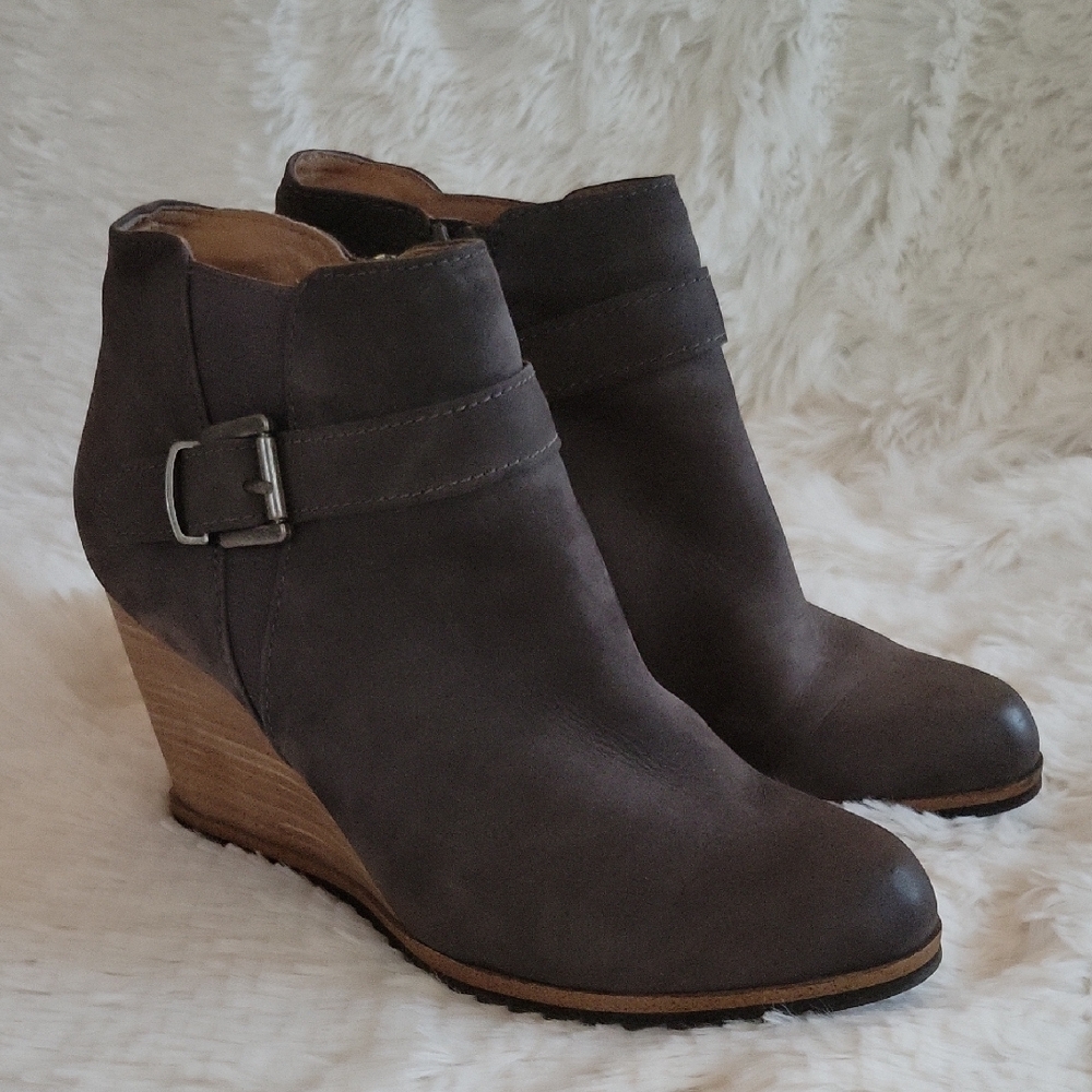 Caslon Addison Gray Suede Ankle Bootie Wedge Heel Side Zipper Women's Size 9.5